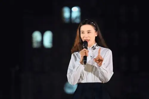 一年级挥泪别离宋佳哽咽不说再见