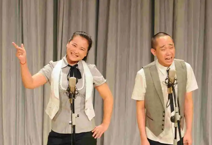 贾玲的"喜剧人生":因口音问题报错专业,人生低谷遇到贵人冯巩_时候