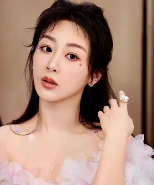 可爱又搞怪的杨紫