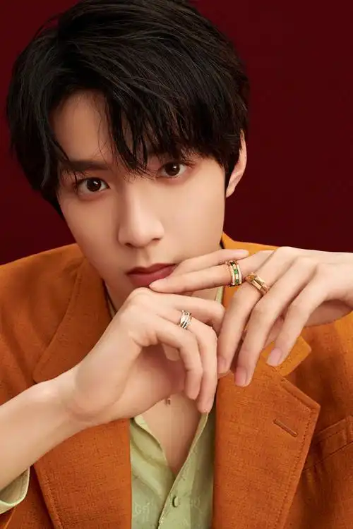 消息刘耀文出镜古驰linktolove珠宝大片优越男童也能轻松驾驭怼脸拍