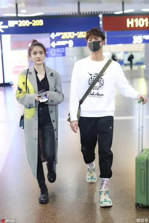 徐璐直勾勾看男友花痴星星眼,被宠成小公主乐呵呵