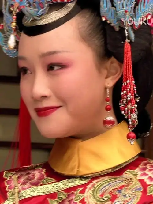 93初识蓝盈莹是在古装剧《甄嬛传》中,她是女主身旁一_圈子-新氧