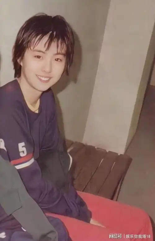 14岁的王祖贤长得好清丽