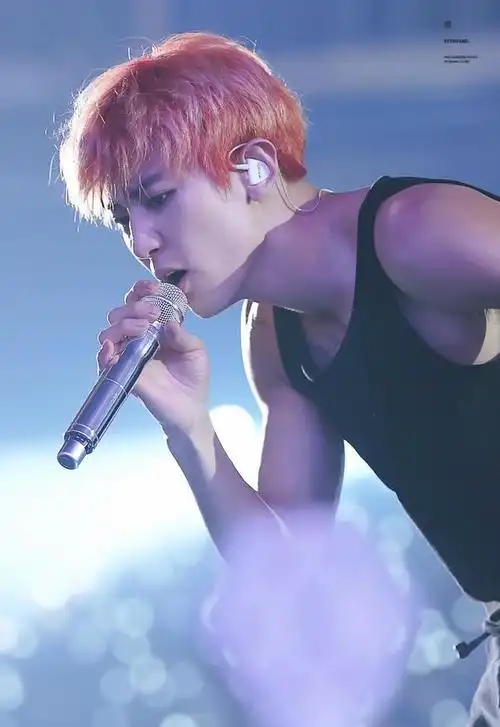 让我们携手再次探索exo的音乐宇宙,感受朴灿烈和exo每一次舞台的魔力!