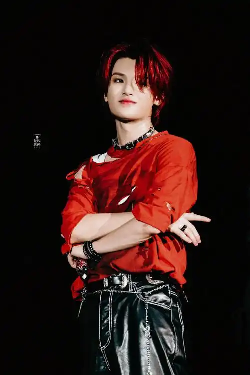 黄明昊演唱会红发饭拍#爱豆神仙发色提名!