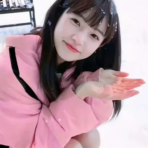 一期白底女生头像07