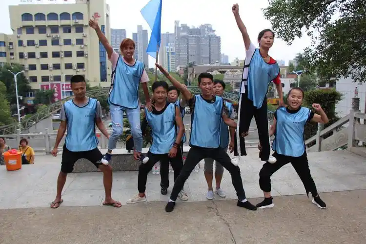 飞鹰队队型展示