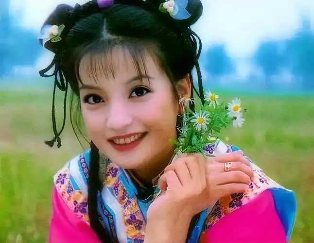 赵薇股权再遭冻结,原来她做的"丑事",远比你想象得更恶劣