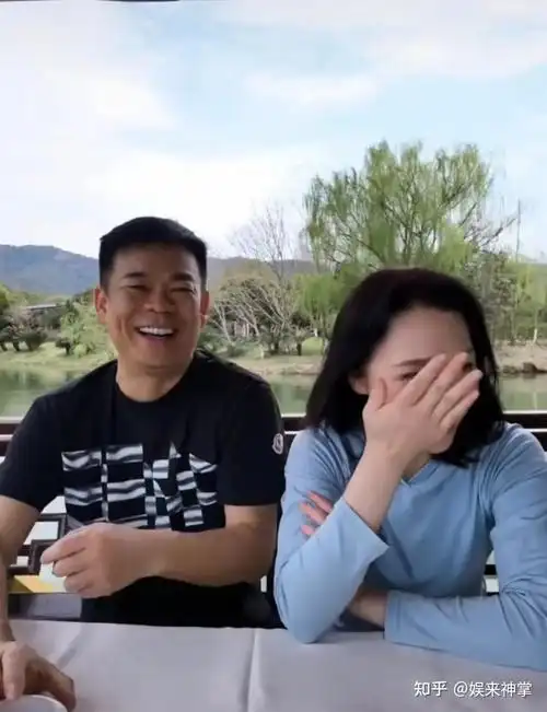 吕薇自称与孙浩是青梅竹马两人年过半百仍未婚网友赶忙撮合