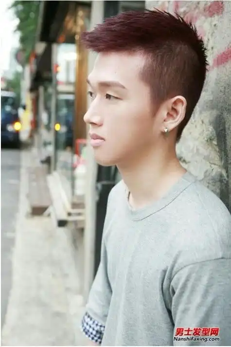 小飞机头发型图片男短发染什么颜色好看