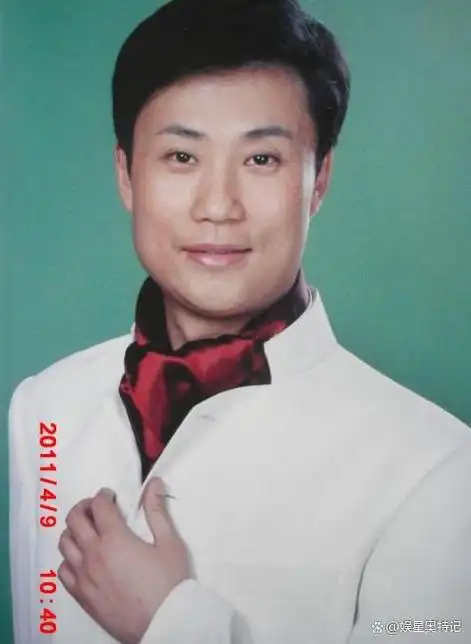 70后军旅歌手耿为华:女粉丝倒追2年,离婚那天和女儿抱头痛哭