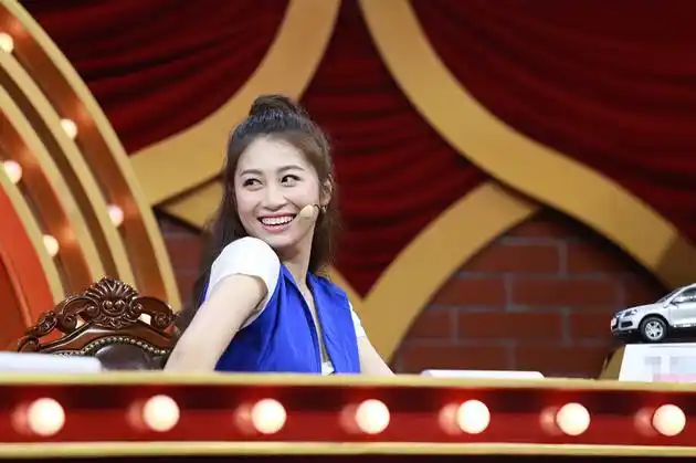 韩云云 新浪娱乐讯 《喜剧狂》本周晋级赛愈发激烈,三个战队的军