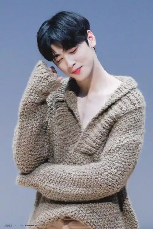 车银优冬季毛衣新装撩人粉丝快把衣服拉起来