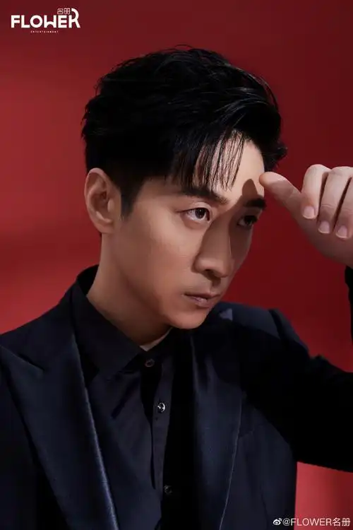 三月封面——演员王宁超话人生是一场悲喜交加的狂欢"虽然人们更多