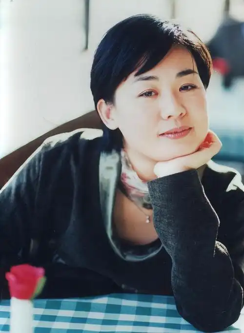 丛珊:一嫁演员石凉,二嫁给导演萧峰,带儿子再婚后收获幸福