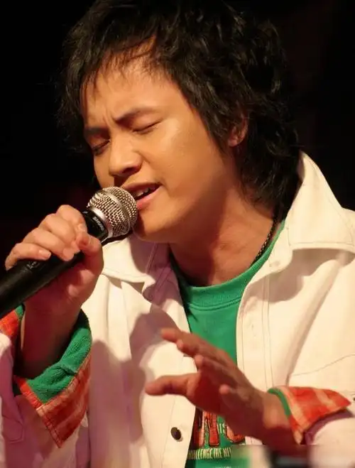 14岁开演唱会拒绝春晚邀约的情歌王子郑源如今怎样了