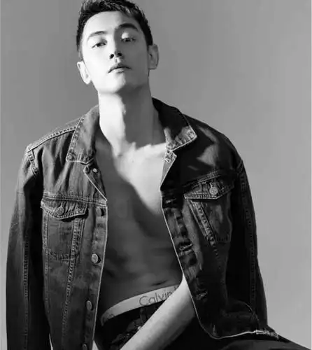 纪凌尘参加活动照片流出,9块腹肌引人注意,太帅了!