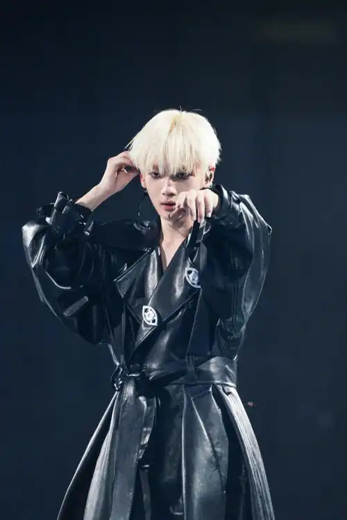 周震南love&desire演唱会#240113 part iii皮衣造型