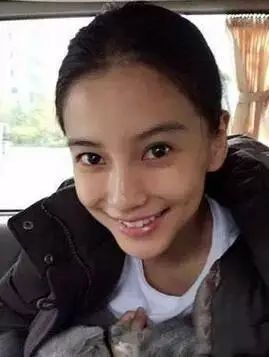 今天是这样不过有一点奇怪的是:今天的baby怎么变丑了?