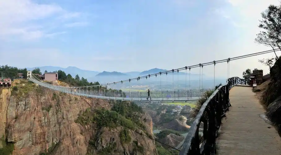 玻璃桥景区石牛寨