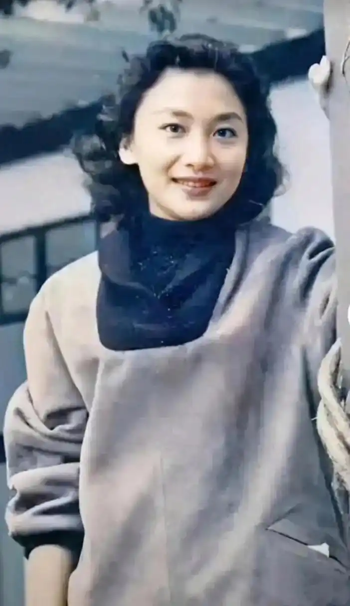 上世纪60年代的香港,闻名遐迩的影星夏梦是当时香港人心目中的大美女.