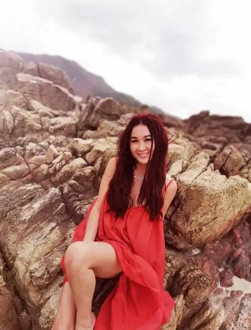 温碧霞出名性感没想到穿私服的她竟然这样清新甜美