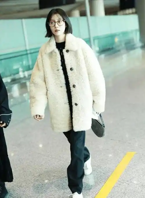 李溪芮挑战打底裤外穿,84斤的腿也太细了,生图也"抗打"_造型_身材