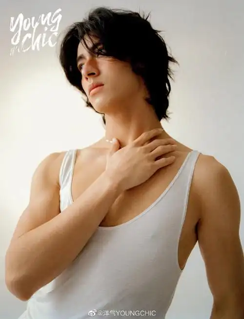 sun)摄影@摄影师ted化妆@李晨逸cy发型 张耘豪ben模特@泡澡的山羊lin