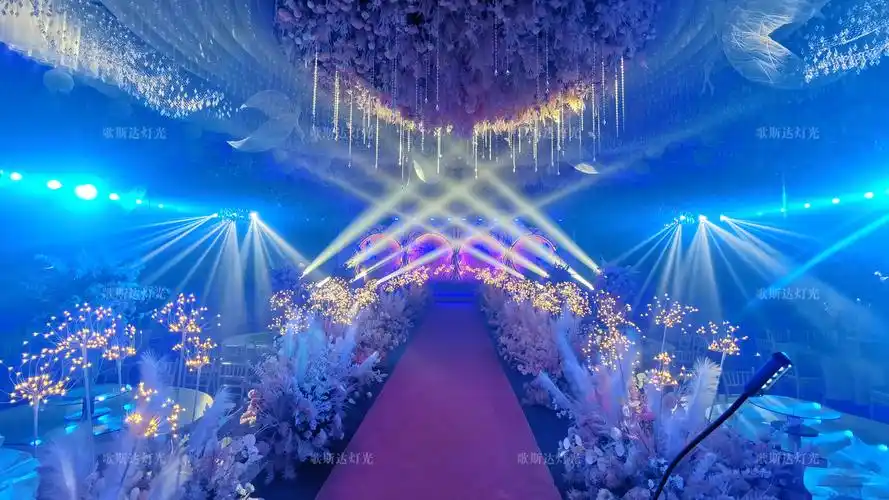 舞台的婚礼的中心部位也是最主要的,它是整个婚礼的焦点,一般在酒店