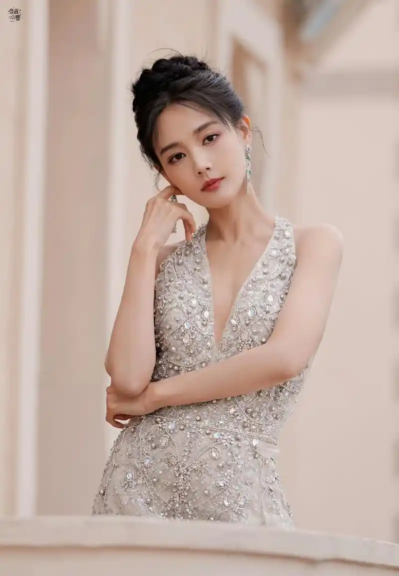 李一桐身材也太哇塞了吧[亲吻]