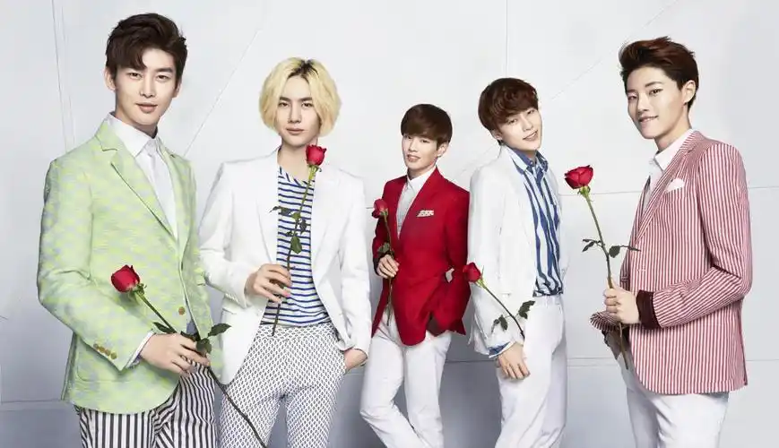 中韩新生代少男组合uniq成为美爆妆扮更新