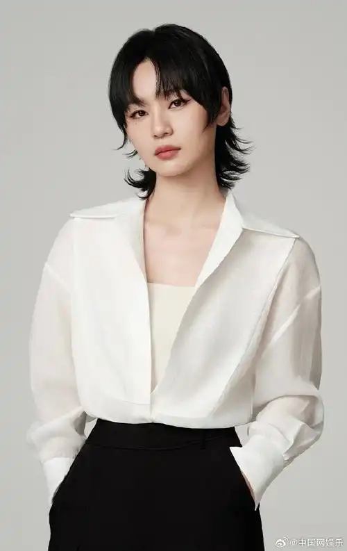 周笔畅  白衬衫