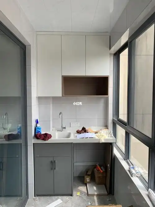 今天阳台吊柜和收纳柜装好了