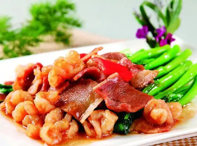 为什么饭店炒菜香?厨师说漏嘴:炒菜时放点"它",炒什么菜都香