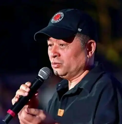 64岁的毕姥爷走投无路,前往香港捞金?