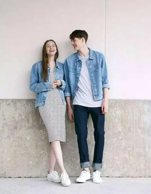 谁说拍情侣照就要穿成双胞胎?现在会玩的人都这样穿好吗!