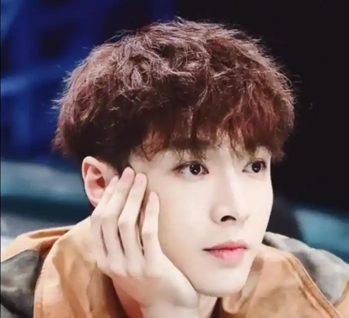 锡纸烫应该染什么颜色会比较好锡纸烫适合染什么颜色