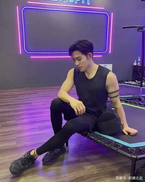 这个肌肉男好帅好壮镜头前不遗余力秀身材真圈粉