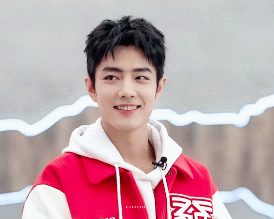 肖战超话#肖战#怎么会有人笑起来这么好看啊,是谁不自觉的跟着嘴角