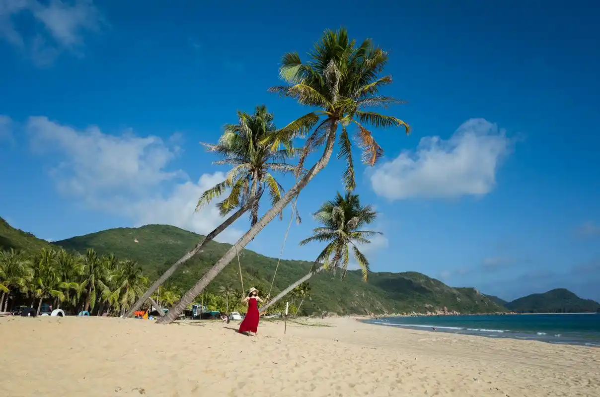 最佳旅游时间是每年九月到来年四月三亚是具有热带海滨风景特色的国际