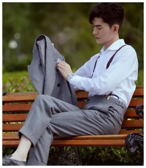 张翰才是隐藏多年的腿精?当他和王丽坤比腿直,反正服了