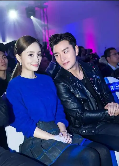 甜馨的11岁生日!身着礼服,与贾乃亮,李小璐一同合照,笑得最甜