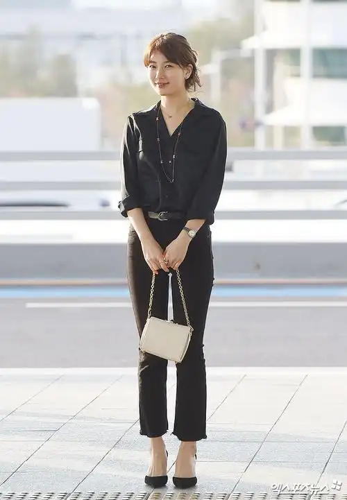 "国民初恋"裴秀智曝最新机场照 绑头发展现凌乱美【组图】【2】