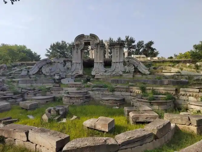 今天的圆明园游客确实很多