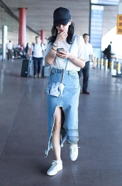 李冰冰这样多好啊素颜走机场也不在意不扮嫩中年打扮反倒舒服