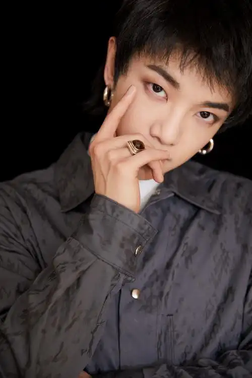华晨宇图片 华晨宇冷峻帅气写真图片 - tt98图片网