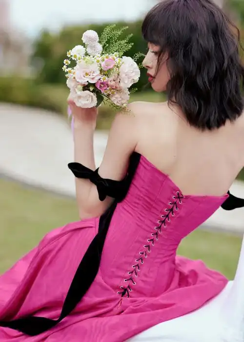 时尚芭莎红毯##时尚芭莎年度派对##宋茜玫瑰粉裙