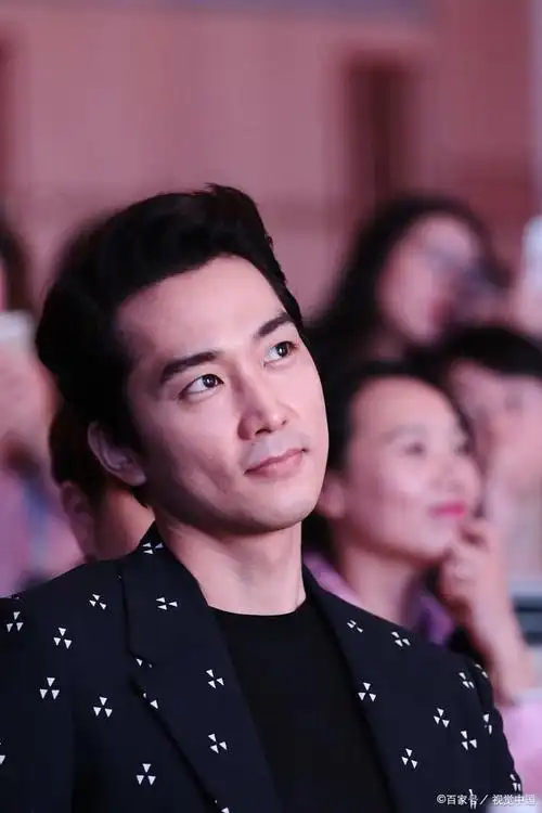 分手两年,刘亦菲与宋承宪走出爱情迷雾,各展风采