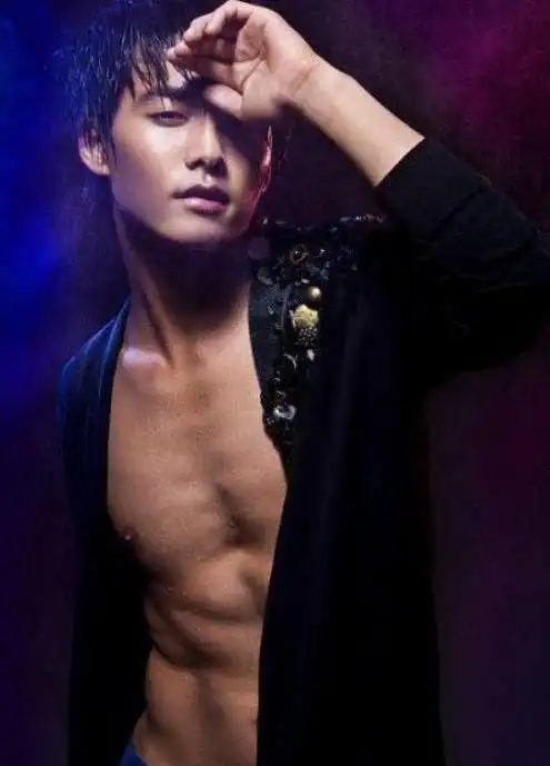 娱乐圈掩藏的好身材男星,马天宇张艺兴白敬亭,腹肌他们都有了!