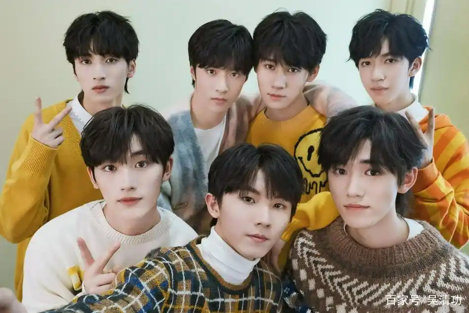 时代少年团晒合照庆祝出道两周年,轮流站c位,挑战李飞的制度?